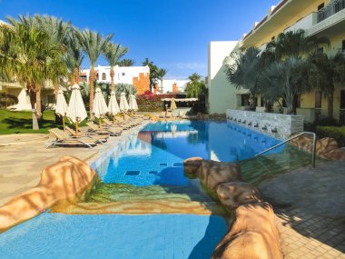 Sharm El Sheikh, Mısır - 31 Aralık 2018: Tropikal lüks Xperience Sea Breeze Resort Red Sea Beach.