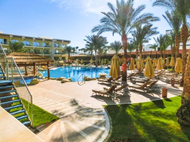 Sharm El Sheikh, Mısır - 31 Aralık 2018: Tropikal lüks Xperience Sea Breeze Resort Red Sea Beach.