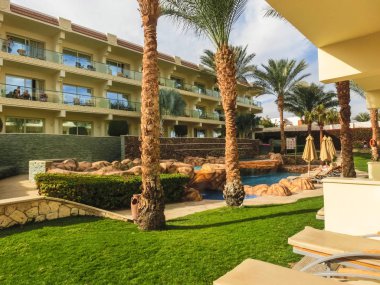 Sharm El Sheikh, Mısır - 31 Aralık 2018: Tropikal lüks Xperience Sea Breeze Resort Red Sea Beach.