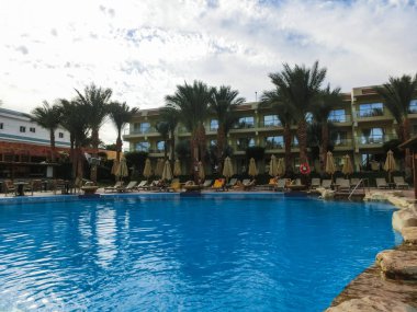 Sharm El Sheikh, Mısır - 31 Aralık 2018: Tropikal lüks Xperience Sea Breeze Resort Red Sea Beach.