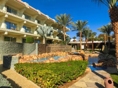 Sharm El Sheikh, Mısır - 31 Aralık 2018: Tropikal lüks Xperience Sea Breeze Resort Red Sea Beach.