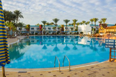 Sharm El Sheikh, Mısır - 05 Ocak 2019: Tropikal lüks Sultan bahçeleri Resort Red Sea Beach.
