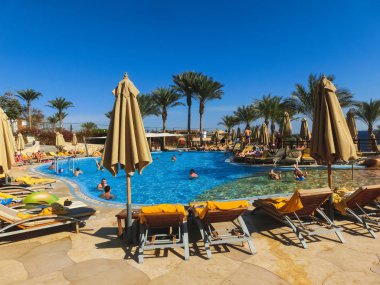 Sharm El Sheikh, Mısır - 31 Aralık 2018: Tropikal lüks Xperience Sea Breeze Resort Red Sea Beach.