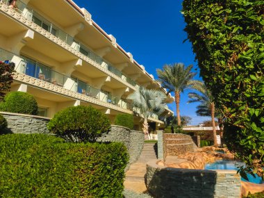 Sharm El Sheikh, Mısır - 31 Aralık 2018: Tropikal lüks Xperience Sea Breeze Resort Red Sea Beach.