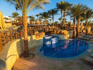 Sharm El Sheikh, Mısır - 31 Aralık 2018: Tropikal lüks Xperience Sea Breeze Resort Red Sea Beach.