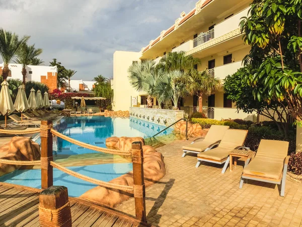 Sharm El Sheikh, Mısır - 31 Aralık 2018: Tropikal lüks Xperience Sea Breeze Resort Red Sea Beach.