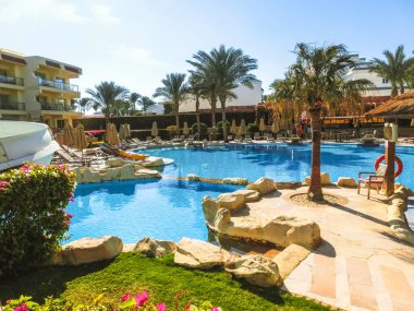 Sharm El Sheikh, Mısır - 31 Aralık 2018: Tropikal lüks Xperience Sea Breeze Resort Red Sea Beach.