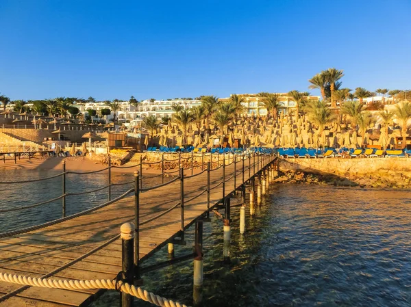 Sharm El Sheikh, Egypt - December 31, 2018:Red sea beach at Egypt, Sharm el-Sheikh — Stock Photo, Image