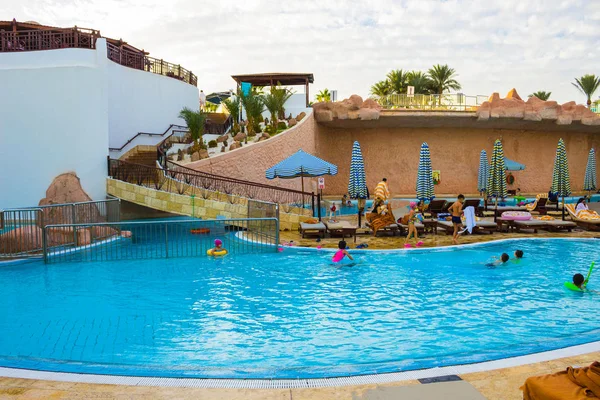 Sharm El Sheikh, Egypt - January 05, 2019: Tropical luxury Sultan Gardens Resort on Red Sea beach. — Stock Photo, Image