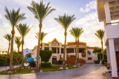 Sharm El Sheikh, Mısır - 31 Aralık 2018: Tropikal lüks Sultan bahçeleri Resort Red Sea Beach.
