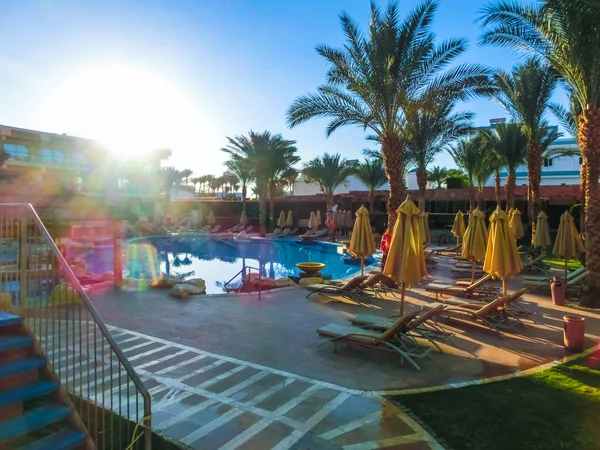Sharm El Sheikh, Egipto - 31 de diciembre de 2018: Lujo tropical Xperience Sea Breeze Resort en la playa del Mar Rojo . — Foto de Stock