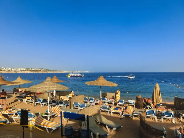 Sharm El Sheikh, Egypt - December 31, 2018:Red sea beach at Egypt, Sharm el-Sheikh — Stock Photo, Image