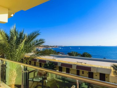 Sharm El Sheikh, Mısır - 31 Aralık 2018: Tropikal lüks Xperience Sea Breeze Resort Red Sea Beach.