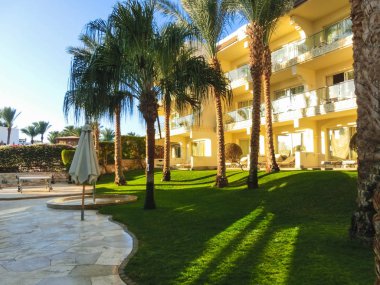 Sharm El Sheikh, Mısır - 31 Aralık 2018: Tropikal lüks Xperience Sea Breeze Resort Red Sea Beach.