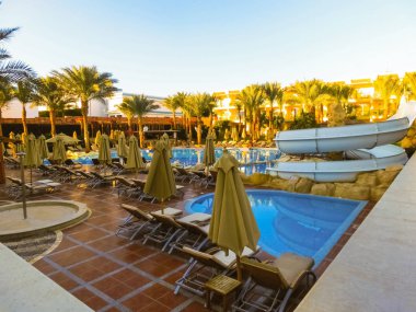 Sharm El Sheikh, Mısır - 31 Aralık 2018: Tropikal lüks Xperience Sea Breeze Resort Red Sea Beach.