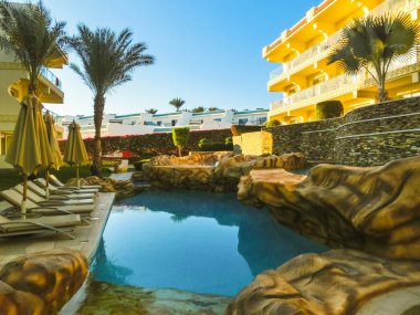 Sharm El Sheikh, Mısır - 31 Aralık 2018: Tropikal lüks Xperience Sea Breeze Resort Red Sea Beach.