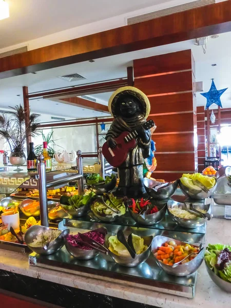 Sharm El Sheikh, Egipto - 31 de diciembre de 2018: La comida en el restaurante buffet del Xperience Sea Breeze Resort — Foto de Stock