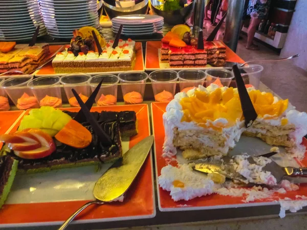 Σαρμ Ελ Σέιχ, Αίγυπτος - 31 Δεκεμβρίου 2018: Το φαγητό στο εστιατόριο με μπουφέ στο στο μπειρία Sea Breeze Resort — Φωτογραφία Αρχείου