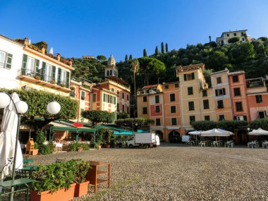 Güzel koyu renkli evlerin Portofino, Liguria, İtalya