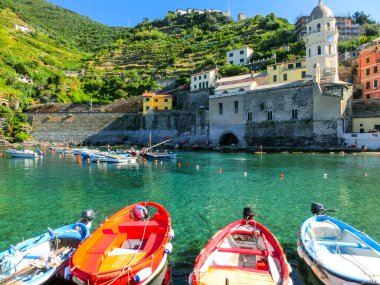 Vernazza kasabasındaki kumsal, Cinque Terre Ulusal Parkı