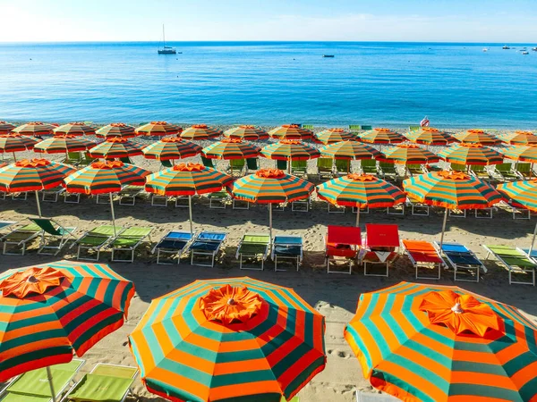 Panorama della spiaggia di Monterosso al Mare, nella stagione estiva — Foto Stock