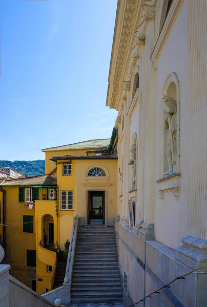 Kostel Santa Maria Assunta v Camogli, Ligurie, Itálie — Stock fotografie