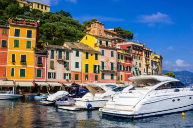 Güzel koyu renkli evlerin Portofino, Liguria, İtalya