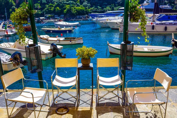 Baía bonita com barcos em Portofino, Ligúria, Itália — Fotografia de Stock