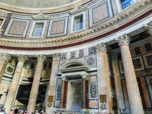 Rom Italien September 2015 Människor Vid Kupolen Pantheon Rom Italien — Stockfoto