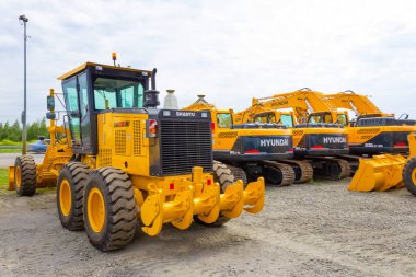 Kyiv, Ukrayna - 16 Haziran 2020: Ukrayna 'nın Kyiv kentindeki inşaattaki buldozer shantui