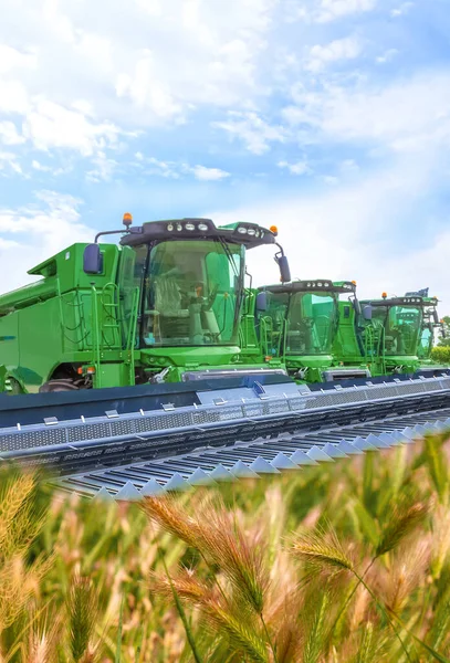 Modern Combines Field Agriculture Farming Concept — Stock Photo, Image