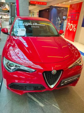 Kiyv, Ukrayna - 9 Ağustos 2020: Alfa Romeo Stelvio 'nun yakın çekim ayrıntıları