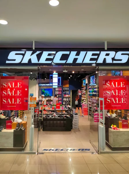 Kiyv Ucrânia Agosto 2020 Sinal Skechers Loja Shopping Skechers Uma — Fotografia de Stock