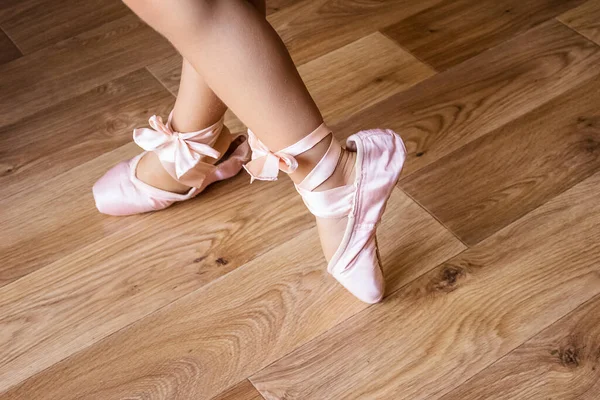 Young Little Ballerina Pointe Shoes Home Dreams Ballet Dance Concept — Stock Photo, Image