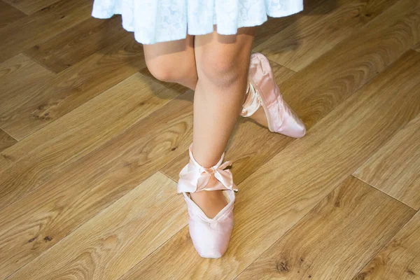 Joven Bailarina Con Zapatos Puntiagudos Casa Sueños Concepto Danza Ballet —  Fotos de Stock