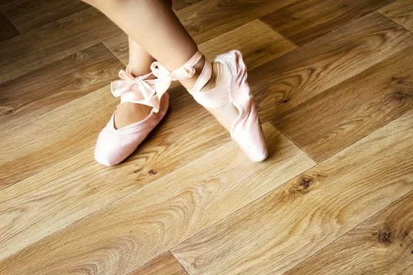 Joven Bailarina Con Zapatos Puntiagudos Casa Sueños Concepto Danza Ballet —  Fotos de Stock