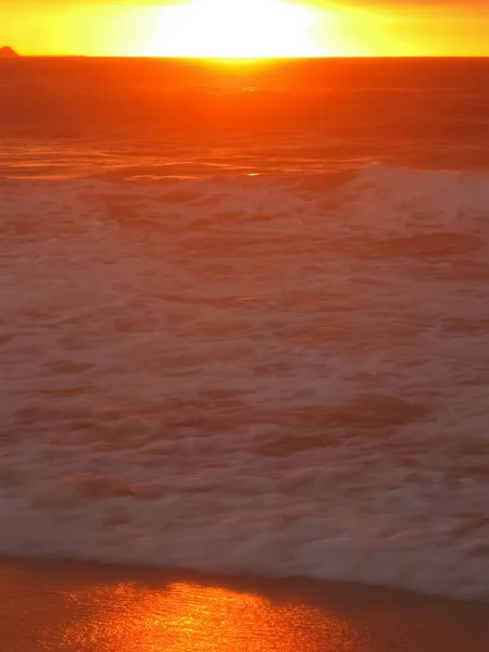Imagem Pôr Sol Vermelho Sobre Oceano — Fotografia de Stock
