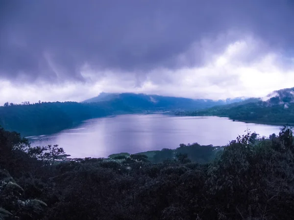 Berg Wolken Bratan Meer Bali Indonesië — Stockfoto