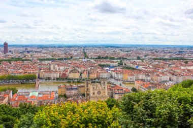 Lyon, Fransa - 3 Ağustos 2019: Lyon, Fransa - şehrin gökyüzü manzarası