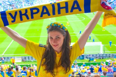 Lyon, Fransa - 16 Haziran 2016: Ukraynalı taraftar UEFA EURO 2016 Ukrayna maçından önce N.Irelandaya karşı açılış töreninde. Stade de Lyon, Lyon, Fransa