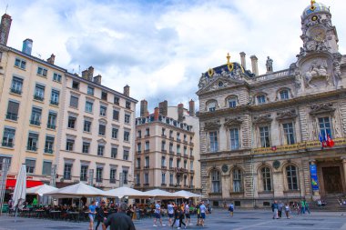 Lion, Fransa - 16 Haziran 2716: Halk Lyon, Fransa, Avrupa belediye binasının yakınına gidiyor