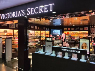 Borispol, Ukrayna - 6 Eylül 2020: 6 Eylül 2020: Borispol, Ukrayna 'daki Victoria Secret mağazasının ayrıntıları. Victoria 's Secret en büyük Amerikan iç çamaşırı perakendecisi ve Roy Raymond tarafından 1977 yılında kuruldu..