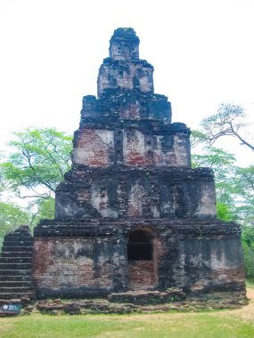 Polonnaruwa, Sri Lanka - 01 Mayıs 2009: Polonnaruwa tapınağındaki heykel - Sri Lanka, Asya, UNESCO 'nun ortaçağ başkenti