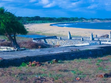 Mahvolmuş bungalovun temeli Tsunami tarafından 2004 'te hasar gördü, Sri Lanka