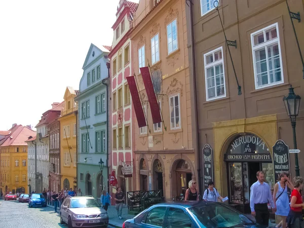 Prague, Czech Republic - June 26, 2010：The people going near houses of old architecture in Mala Strana — 图库照片