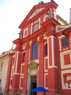 Prag, Çek Cumhuriyeti: Aziz George Bazilikası, başlangıçta Prag Kalesi kompleksinin bir parçası olan 1185 yılında kutsanmıştır.