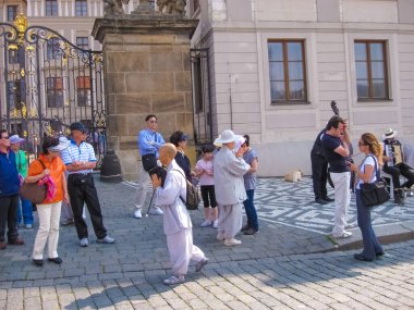 Prag, Çek Cumhuriyeti - 26 Haziran 2010: 26 Haziran 2010 'da Çek Cumhuriyeti Prag Şatosu' nda sokak klasik müzik sanatçıları