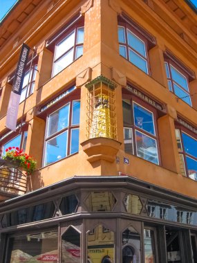 Prag, Çek Cumhuriyeti - 27 Haziran 2010: Prag, Çek Cumhuriyeti - 31 Aralık 2017: Çek Cumhuriyeti 'nin Prag kentindeki eski ev ve eski mimari cephesi 27 Haziran 2010