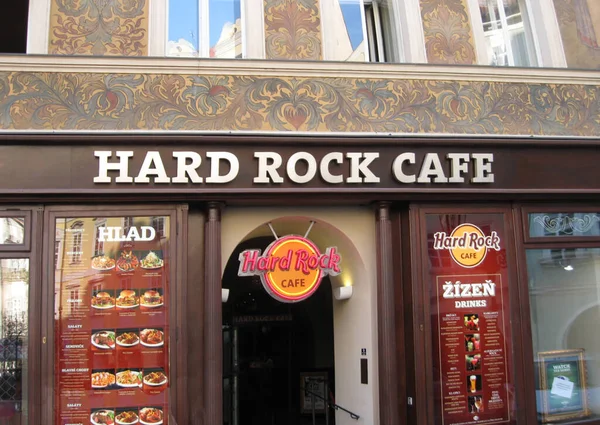 Prag Tschechien Juni 2010 Hard Rock Cafe Mit Unbekannten Prag — Stockfoto