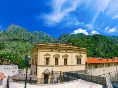Karadağ 'ın Kotor kentindeki eski şehir manzarası